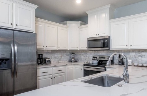 Lake Charles House | Bright Townhouse Downtown Lake Charles