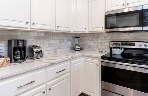 Lake Charles House | Bright Townhouse Downtown Lake Charles