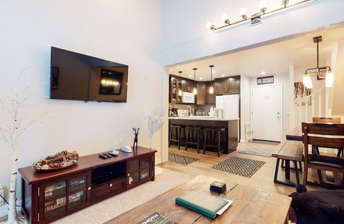 Mammoth Lakes Condo | Bright Unit, Quiet Location, Near Mountain Bike Trails, Balcony. On-site Pool