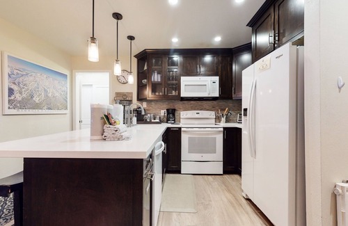 Mammoth Lakes Condo | Bright Unit, Quiet Location, Near Mountain Bike Trails, Balcony. On-site Pool
