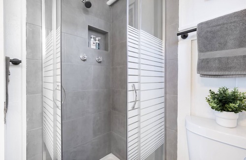 Adams Point Apartment | Bright Vintage Oakland Studio