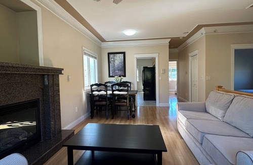 Marpole House | Bright West Side Retreat 3BR Kitchen & Living