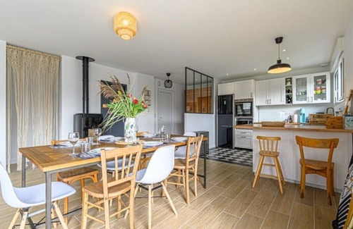 Plouharnel House | Bright wooden house, 4 bedrooms, sleeps 10, 5 mins from beaches and shops