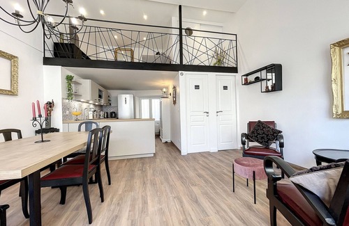 Saugues Bed & Breakfast | Bright Yellow Room with Private Bathroom in Saugues