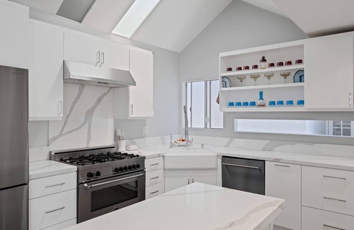 Hill Section House | Brighten Up, You're @ The Beach!