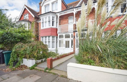 Hove Apartment | Brighton | Garden | Short Term Rental