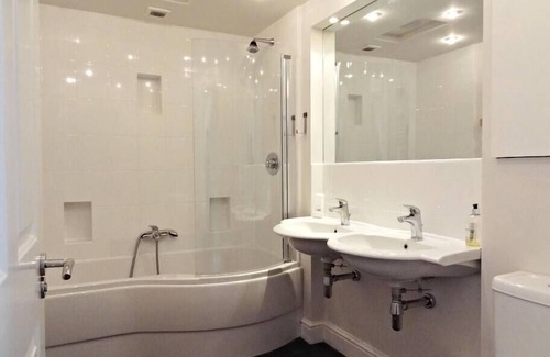 Montpelier House | Brighton Neon Central - By Crown Gardens Holiday Homes