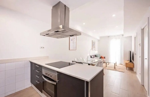 La Ribera Apartment | Brilliant 6-bedroom GroupFlat apartments 4 bath with AC close Palau Musica 12ppl
