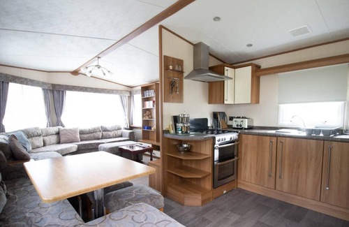 Skegness House | Brilliant 6 berth caravan at Southview Holiday Park near Skegness ref 33125S