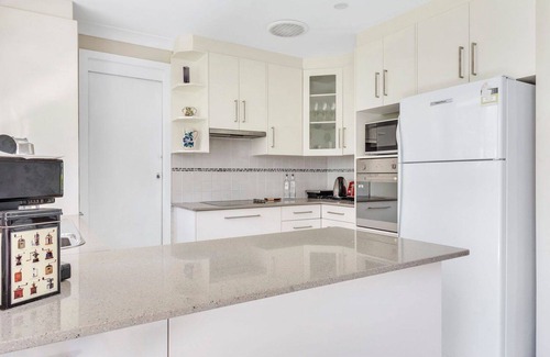 Mollymook House | Bring the boat and the dog