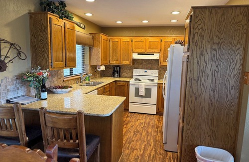 Ruidoso House | Bring the whole family to enjoy hot tub, deck & beautiful mountains in Ruidoso