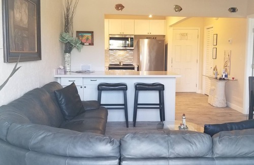 Marathon Condo | Bring your boat! Marathon 1 bdrm updated condo on canal w/boat launch, pool.