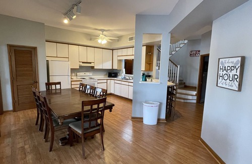 Bracey House | Bring your friends and family together at Lake Gaston 6BR/4B- Kayaks Included