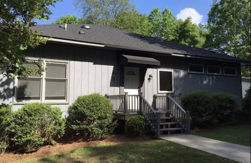 Bracey House | Bring your friends and family together at Lake Gaston 6BR/4B- Kayaks Included