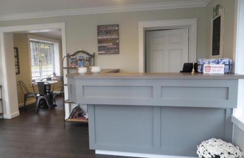 Traverse City Hotel | Brio Beach Inn
