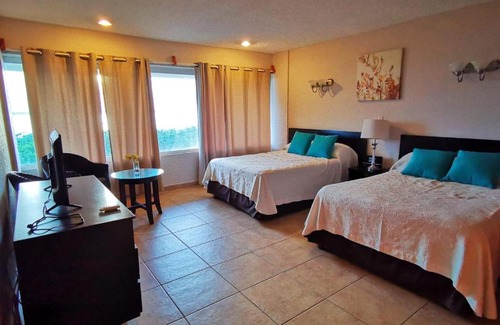 Zona Hotelera Apartment | Brisas Beachfront Studios in Hotel Zone