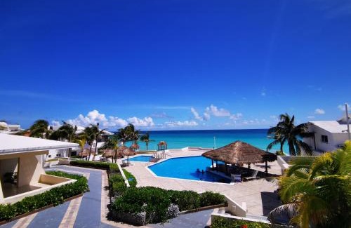 Zona Hotelera Apartment | Brisas Beachfront Studios in Hotel Zone