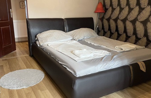 Baja Apartment | Bristol Apartments - Two Bedroom Apartment