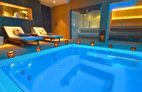 Lecousse Hotel | Brit Hotel Piscine & Spa - Fougères