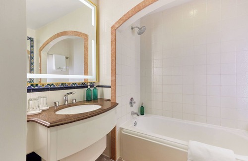 Downtown Nassau Hotel | British Colonial - Nassau
