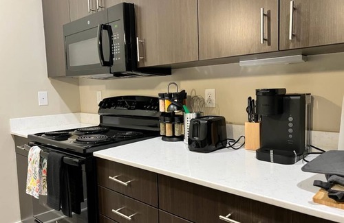 Indianapolis Condo | Broad Ripple Quietly Nestled 2BR w/Free Parking