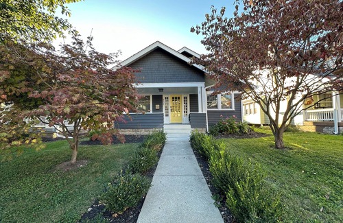 Meridian-Kessler House | Broad Ripple Urban Flower Farm Bungalow - Cozy 2BR Near Downtown Indianapolis
