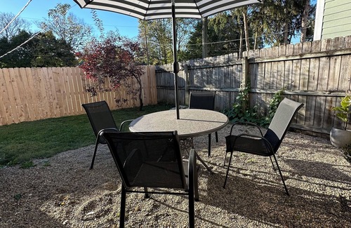 Meridian-Kessler House | Broad Ripple Urban Flower Farm Bungalow - Cozy 2BR Near Downtown Indianapolis