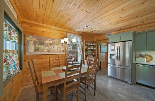 Valle Crucis Cottage | Broadstone Cottage- pet friendly, fire pit, Valle Crucis