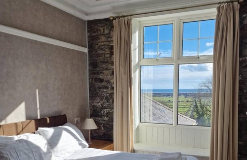 Laugharne House | Broadway Country House Hotel