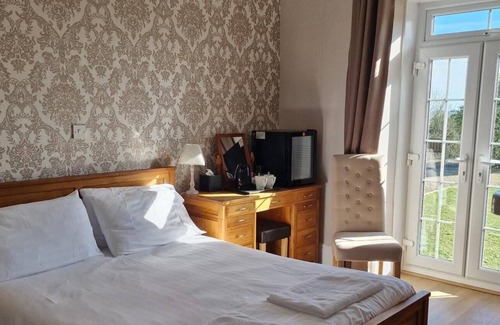 Laugharne House | Broadway Country House Hotel
