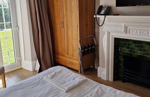 Laugharne House | Broadway Country House Hotel