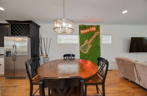 North Nashville House | Broadway Retreat Sleeps 10 3BR Downtown Escape