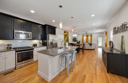 North Nashville House | Broadway Retreat Sleeps 10 3BR Downtown Escape