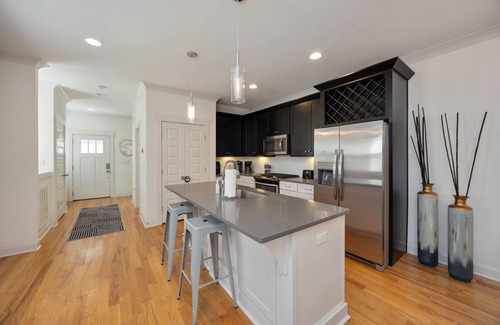 North Nashville House | Broadway Retreat Sleeps 10 3BR Downtown Escape