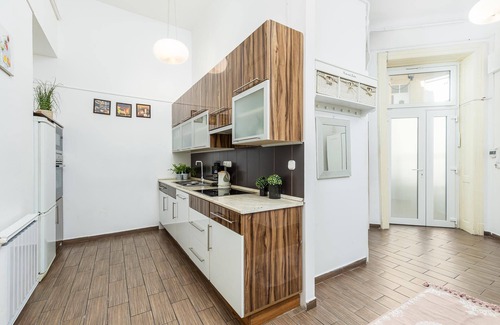 Terezvaros Apartment | BROADWAY SOHO Neighborhood