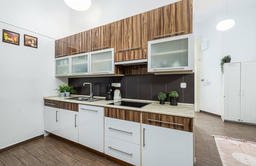 Terezvaros Apartment | BROADWAY SOHO Neighborhood