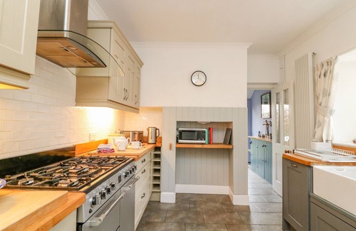West Bay Cottage | BROCK COTTAGE, pet friendly, character holiday cottage in West Bay