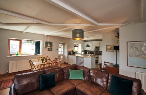 Llanybri House | Brofallen