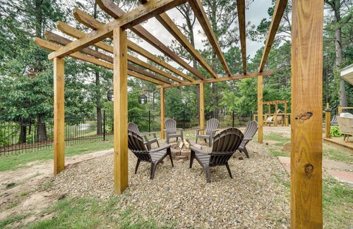 Broken Bow Cottage | Broken Bow Vacation Rental w/Pool & Hot Tub!