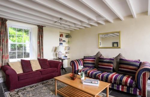 Harlech House | Bron Castell