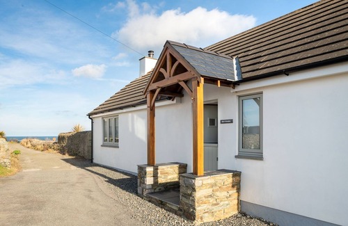 Cemaes Bay Cottage | Bron Wendon: Seaside 3-Bed Home in Cemaes Bay | Managed by Anglesey Holiday Lettings