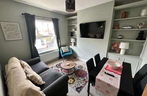 Hornsea Apartment | Bronte Cottage - Quirky, central, 2bed, seaside