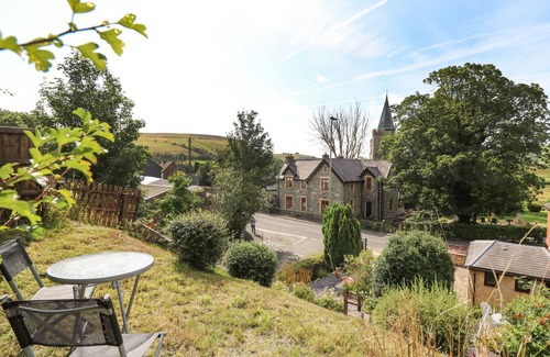 Llangurig Cottage | BROOK COTTAGE, pet friendly, character holiday cottage in Llangurig