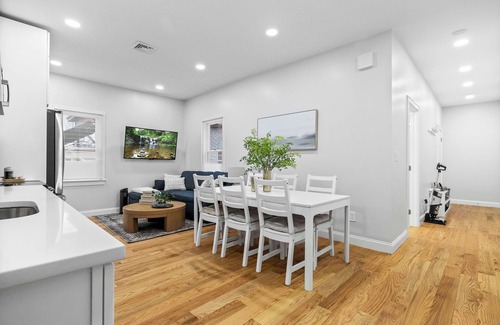 Griggs Park Apartment | Brookline Lux | Rooftop Fenway T BU BC Simmons