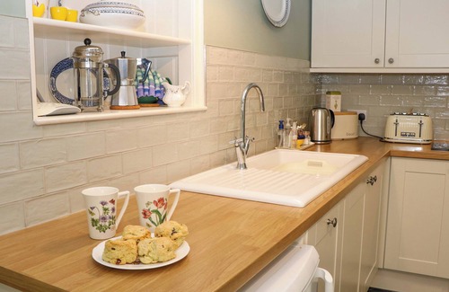 Hope Valley Cottage | BROOKSIDE BARN, pet friendly, character holiday cottage in Bradwell