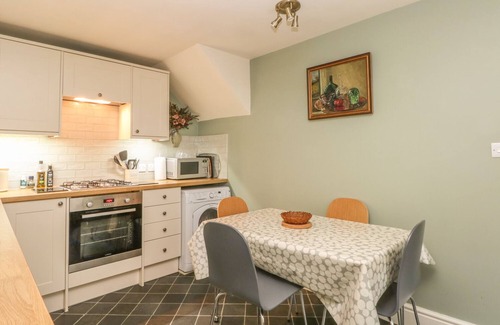 Hope Valley Cottage | BROOKSIDE BARN, pet friendly, character holiday cottage in Bradwell