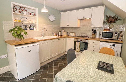 Hope Valley Cottage | BROOKSIDE BARN, pet friendly, character holiday cottage in Bradwell