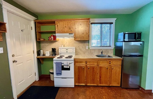 Golden Cabin | Brookside Motel Cabin # 2