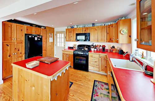 Wellfleet House | Brookview Bungalow