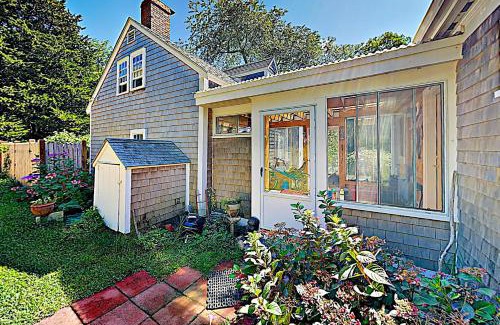 Wellfleet House | Brookview Bungalow